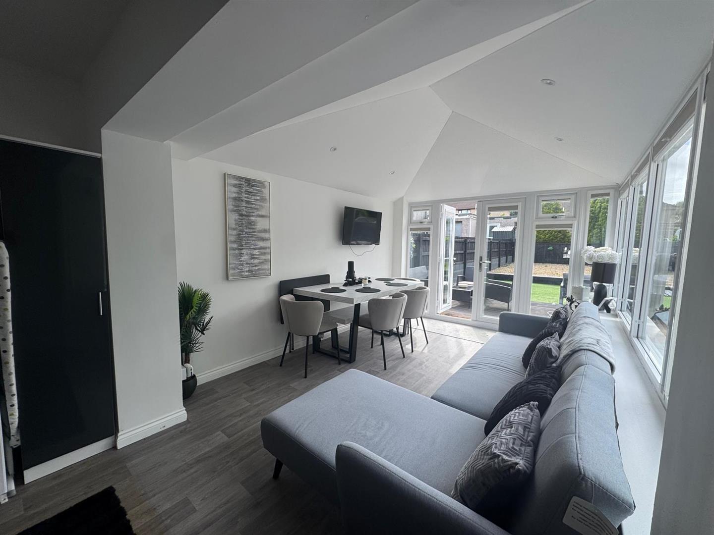 Trallwn Road, Llansamlet, Swansea, SA7 9UU